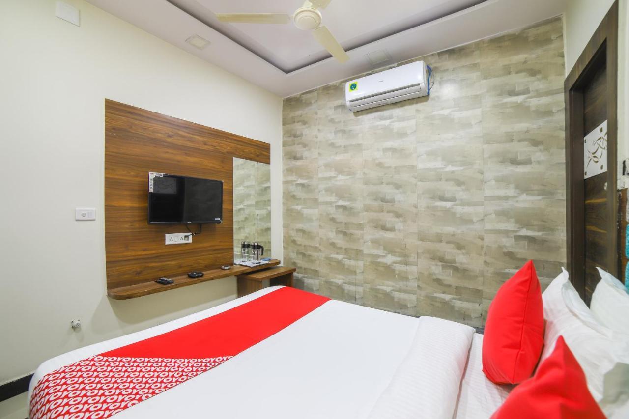 Oyo 67345 Hotel Anjani Inn Naroda Exteriör bild
