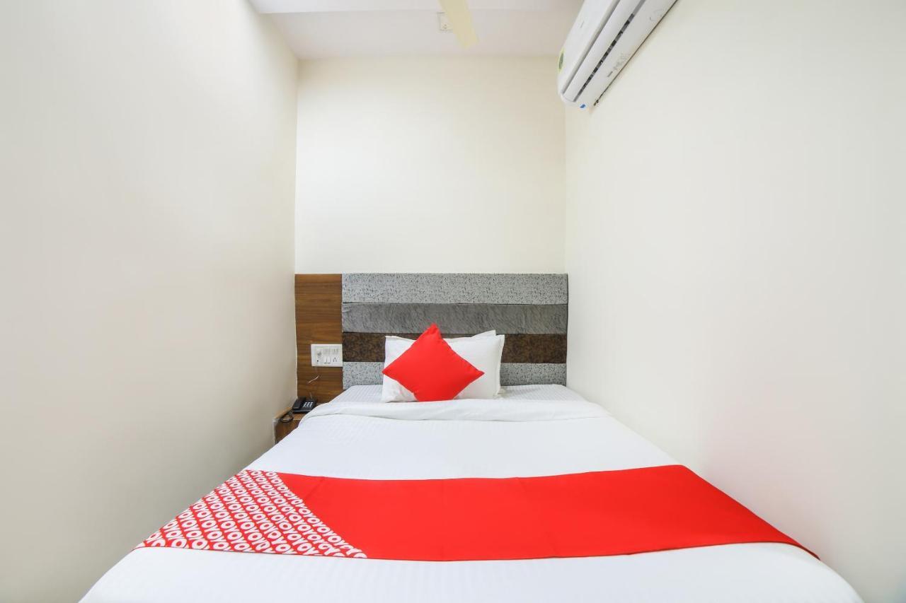 Oyo 67345 Hotel Anjani Inn Naroda Exteriör bild