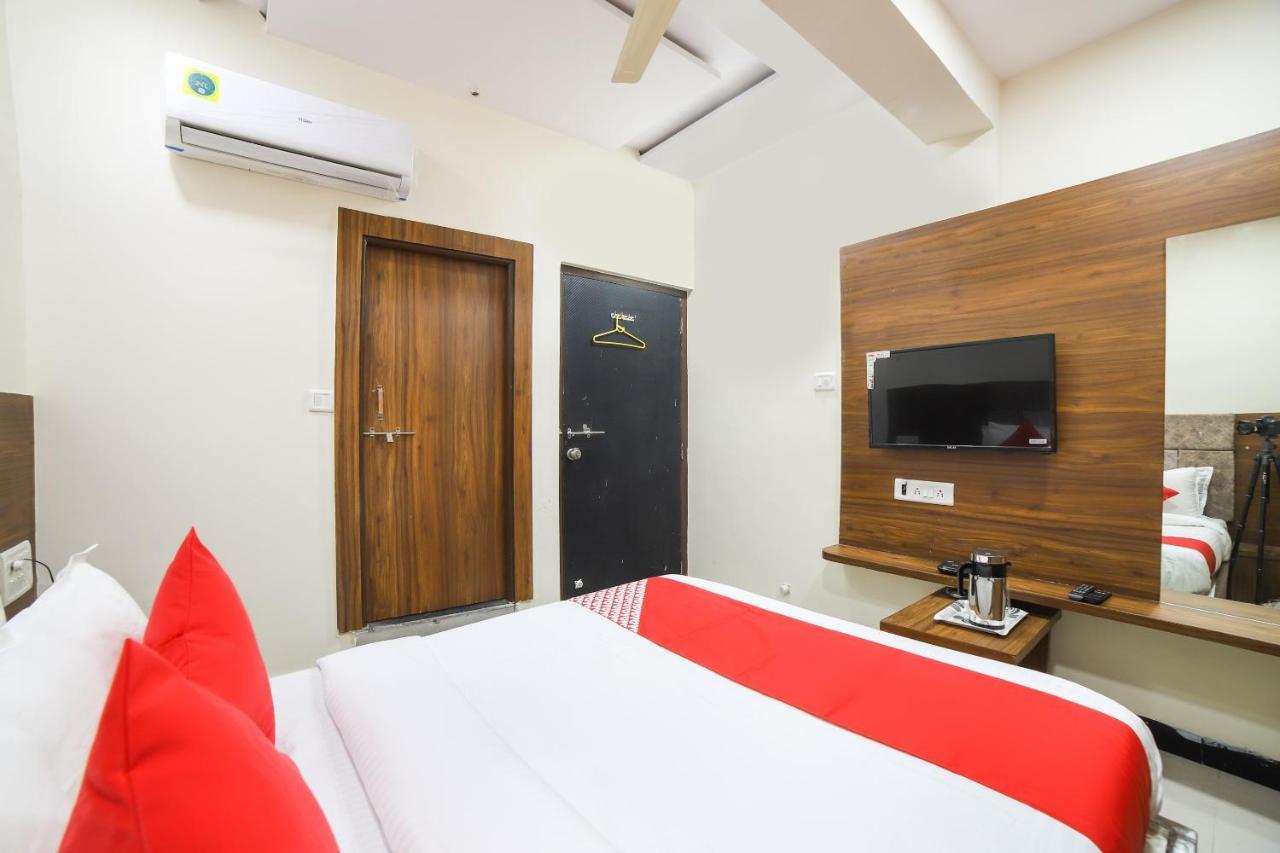 Oyo 67345 Hotel Anjani Inn Naroda Exteriör bild