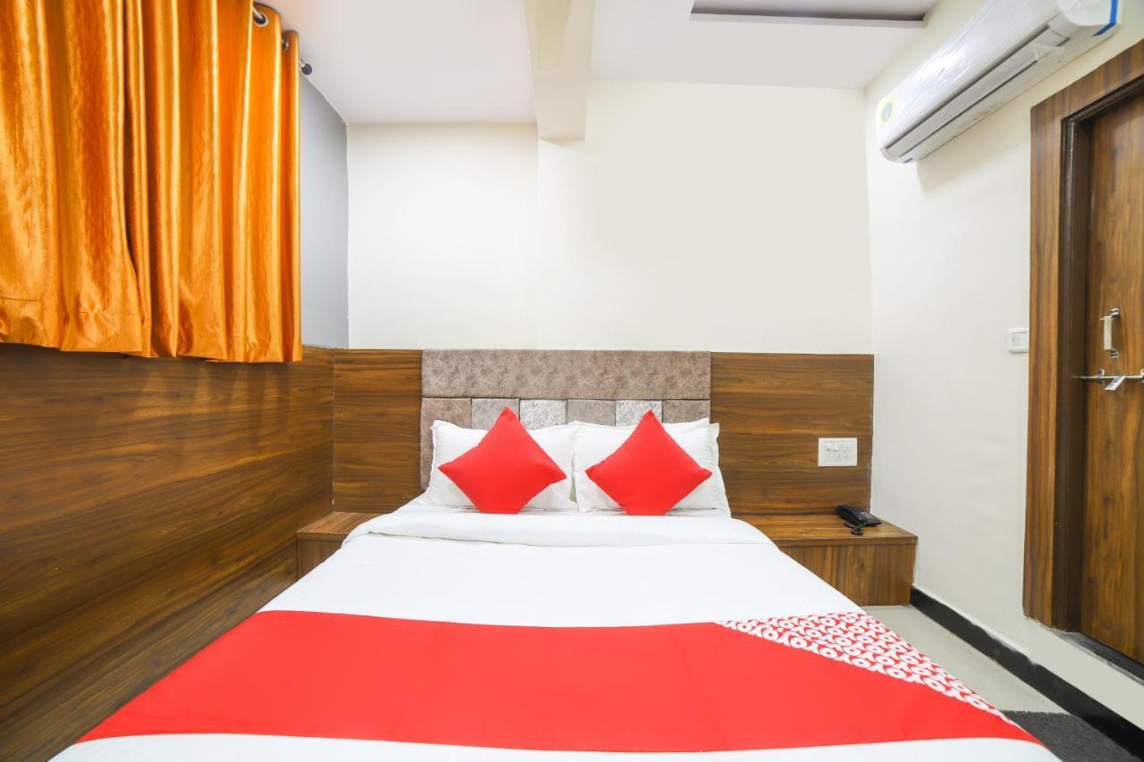 Oyo 67345 Hotel Anjani Inn Naroda Exteriör bild